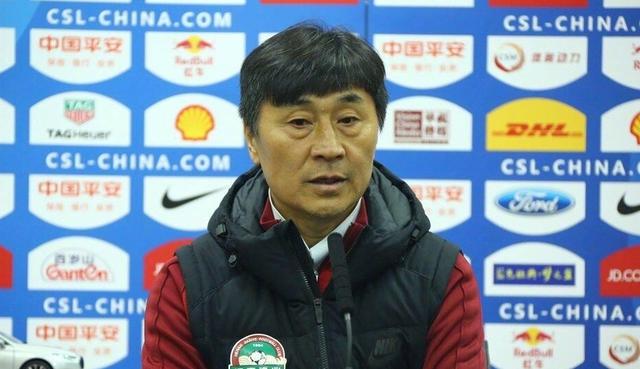 迪翁古司职防守型中场，今年曾代表塞内加尔参加U17世界杯，他将在2024年6月正式加盟切尔西。